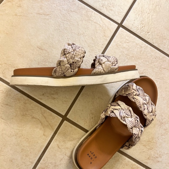Faux Snake Skin sandals - Picture 2 of 2